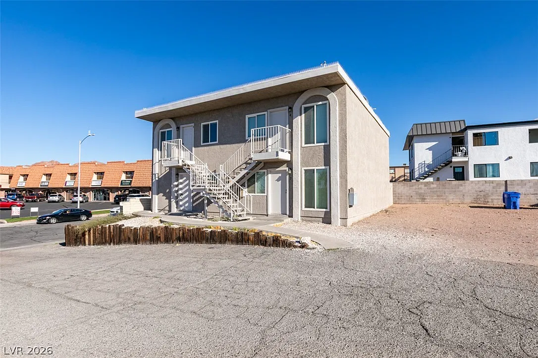 2 bed, 1.0 bath, 2960 sqft, $1,100 — Photo 2