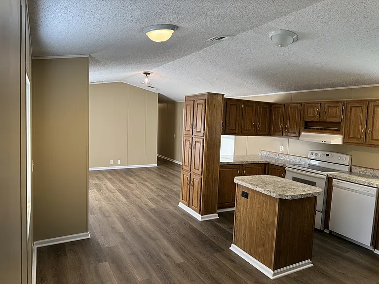 7633 Ling Rd — Photo 7