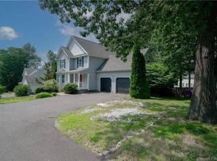 276 Meadowbrook Dr, Manchester, CT 06042