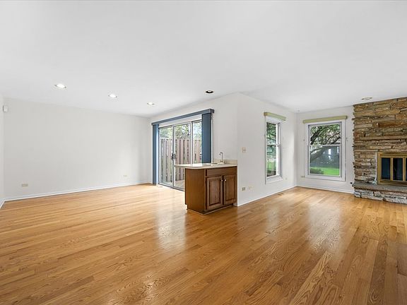 5th image of 17 Sommerset Ln
