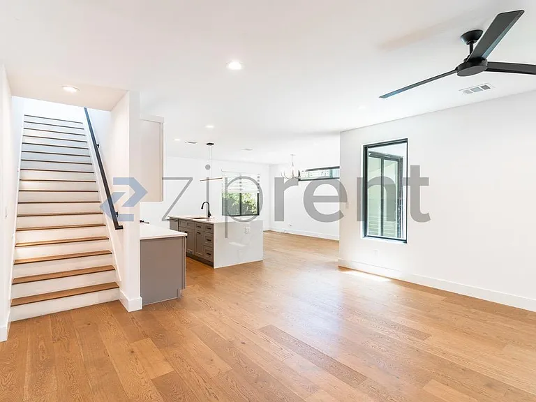 3705 Wilson St — Photo 4