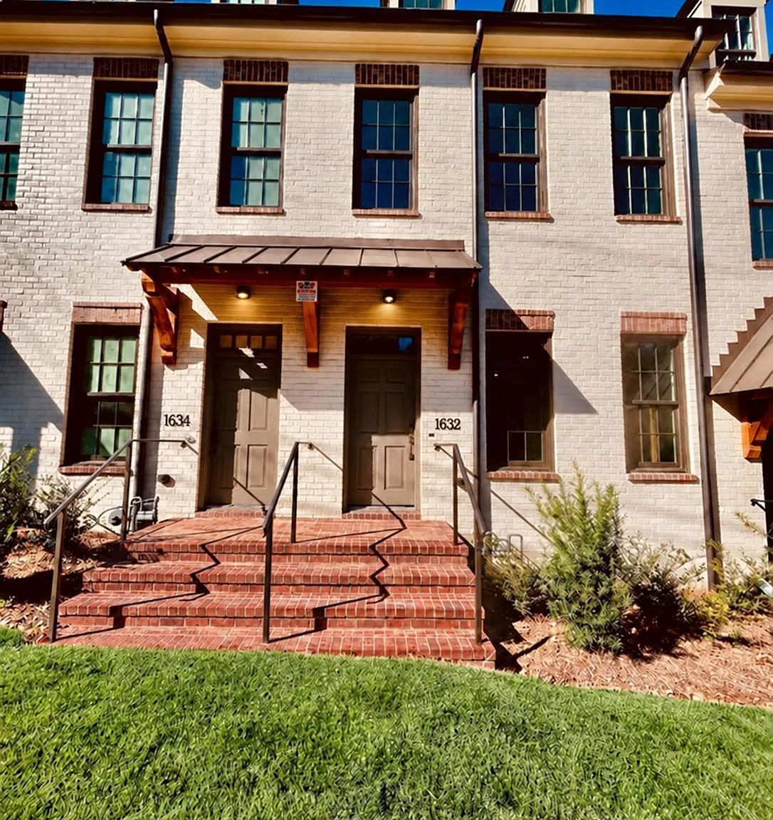 3 bed, 3.5 bath, 2650 sqft, $3,500 — Photo 1
