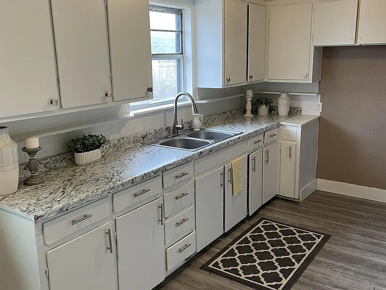 5731 N Garrison Pl — Photo 3