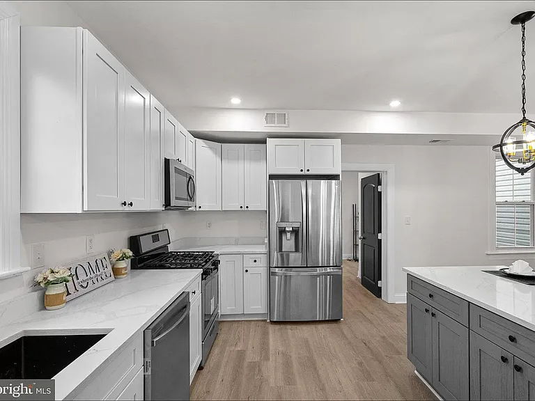 617 Montgomery St — Photo 3