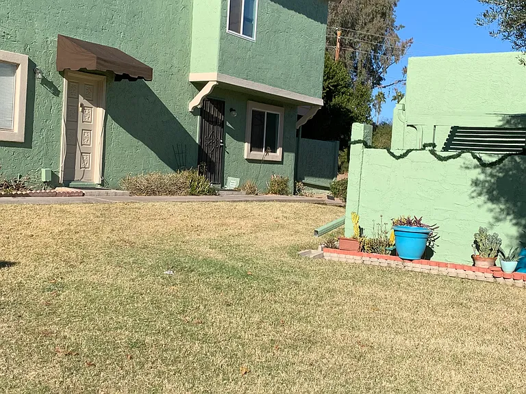 816 E Cochise Dr #B — Photo 3