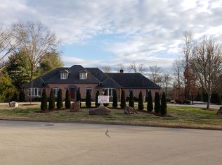1402 Dunbarton Dr, Maryville, TN 37803