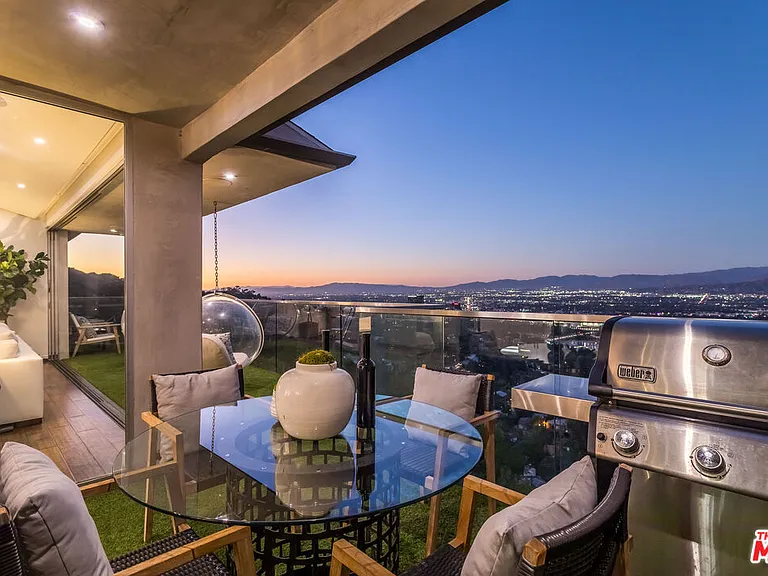 7177 Pacific View Dr — Photo 30