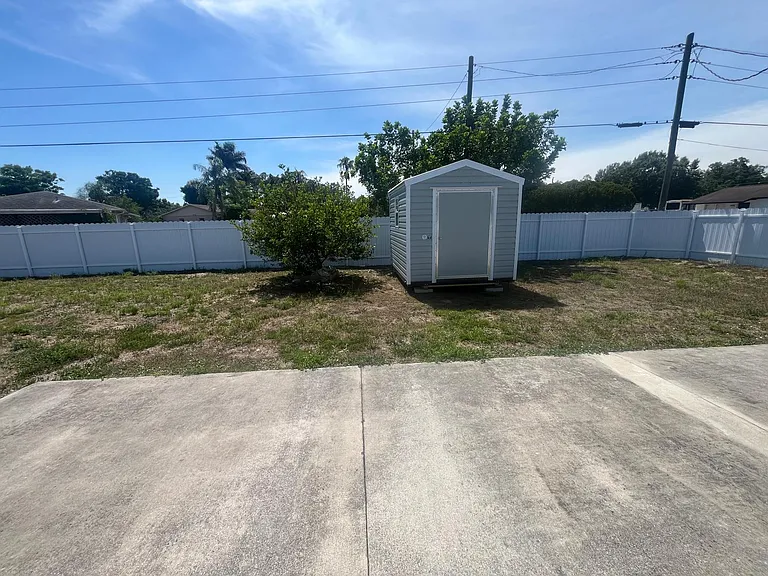 813 Joel Blvd — Photo 16