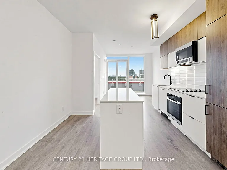 8888 Yonge St #718 — Photo 1