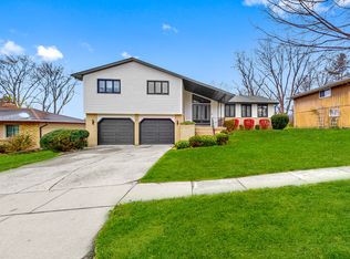 1056 Chippewa Dr, Elgin, IL 60120