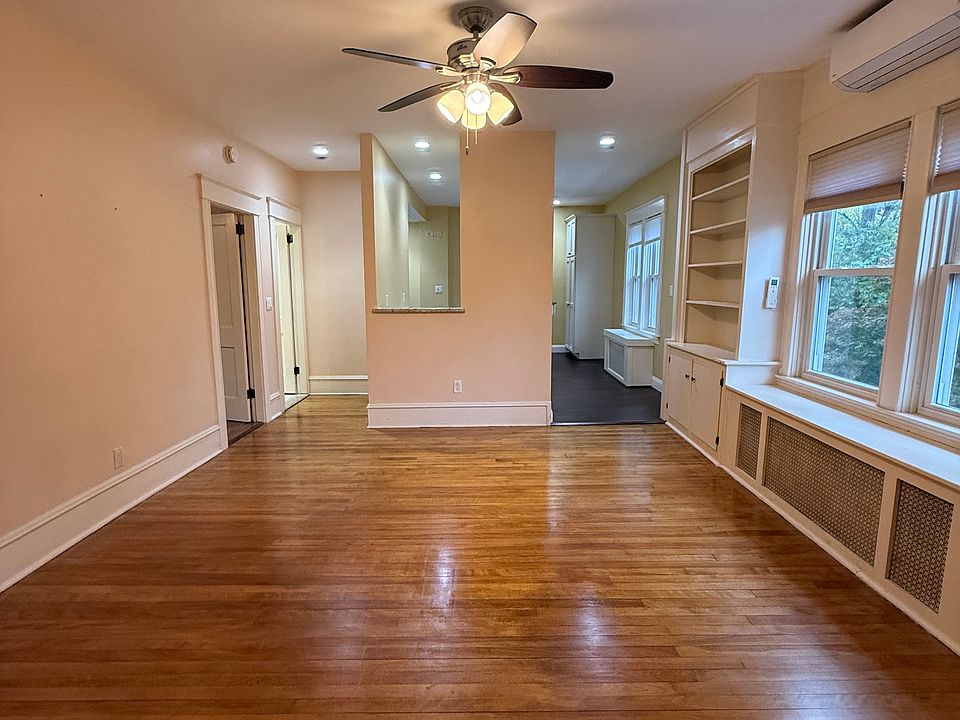 Dining Room looking into Kitchen