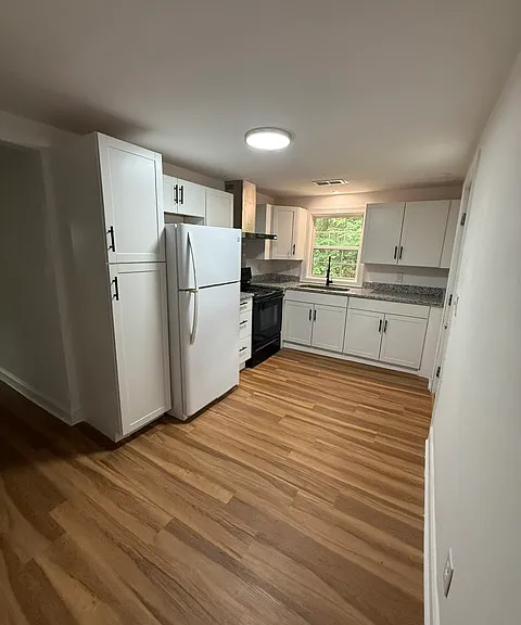 631 Vance St E — Photo 9