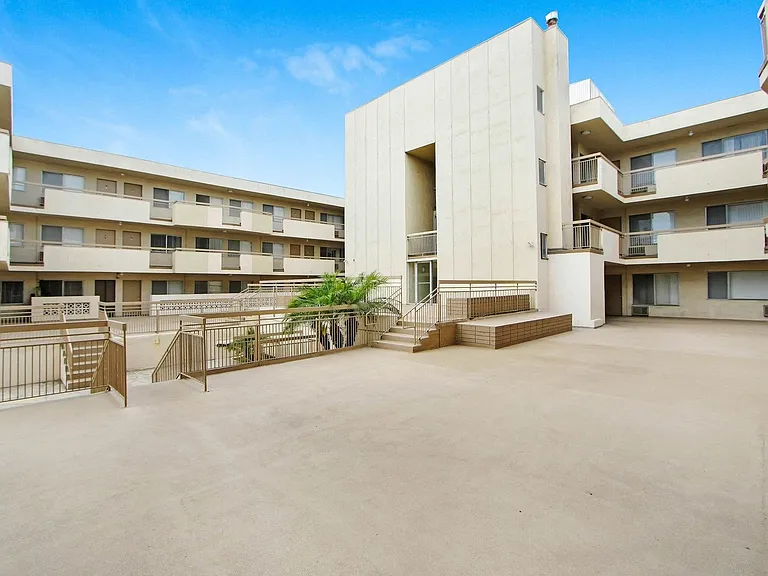 Hobart Continental Apartments — Photo 10