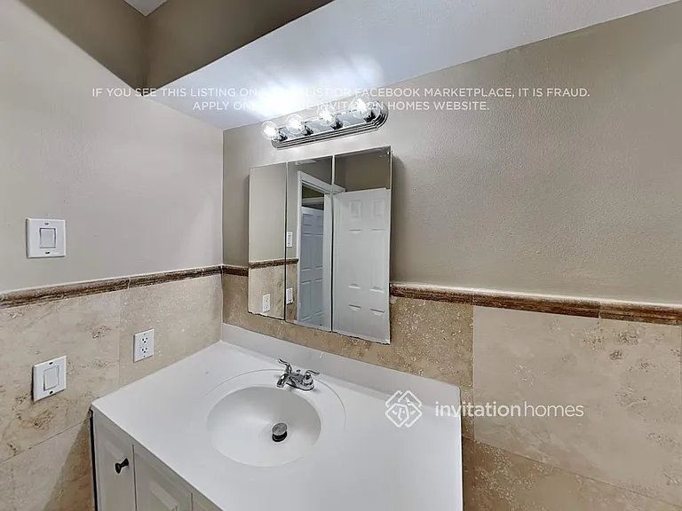 1920 N 53rd Ave — Photo 15