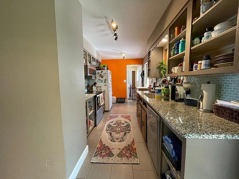 1532 W Lake St — Photo 5