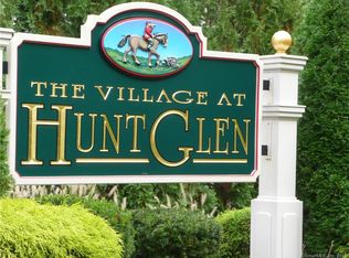 79 Hunt Glen Dr #79, Granby, CT 06035