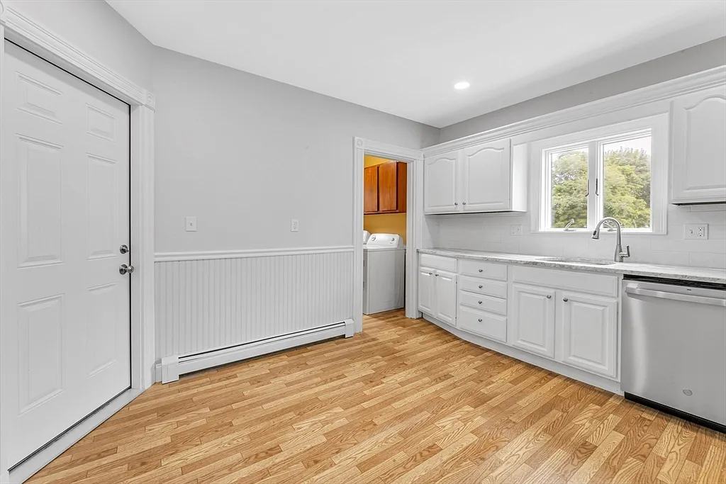 2 bed, 1.0 bath, 1119 sqft, $2,900 — Photo 3