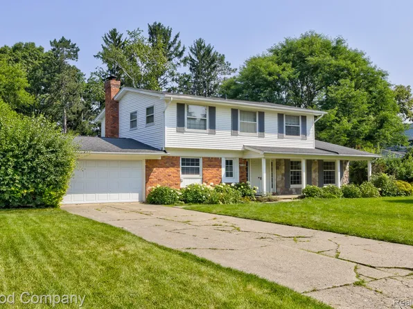 31193 Churchill Dr, Beverly Hills, MI 48025