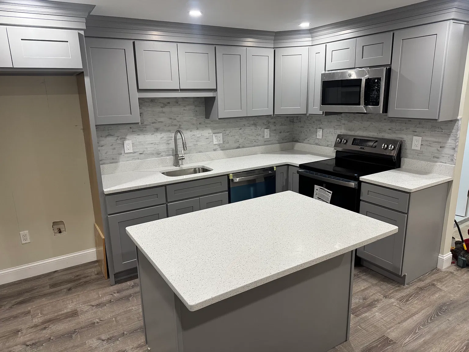3 bed, 1000 sqft, $2,850 — Photo 2