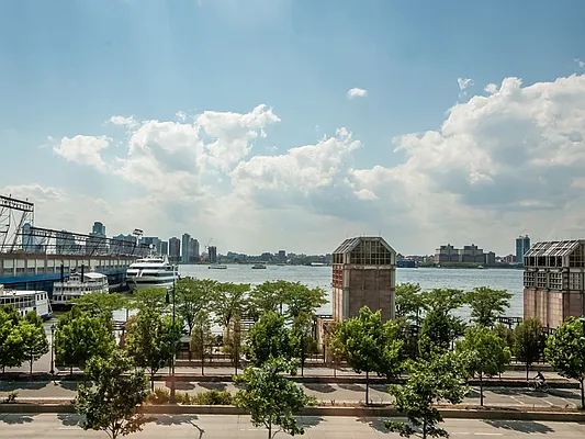 Sold by Sotheby's International Realty | media 19