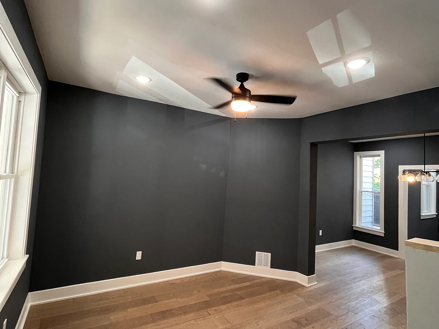 3 bed, 968 sqft, $1,700 — Photo 2