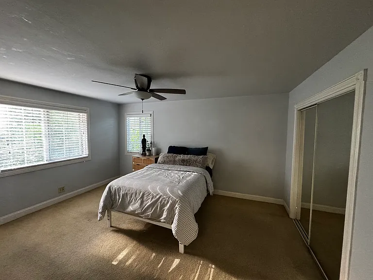 718 Alameda De Las Pulgas — Photo 8