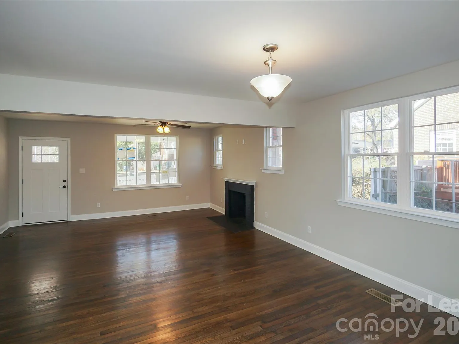 2 bed, 1.0 bath, 1020 sqft, $1,700 — Photo 4