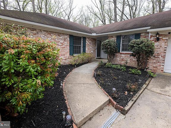 3rd image of 508 Holly Rd