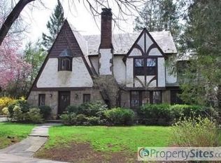 34 Linford Rd, Great Neck, NY 11021