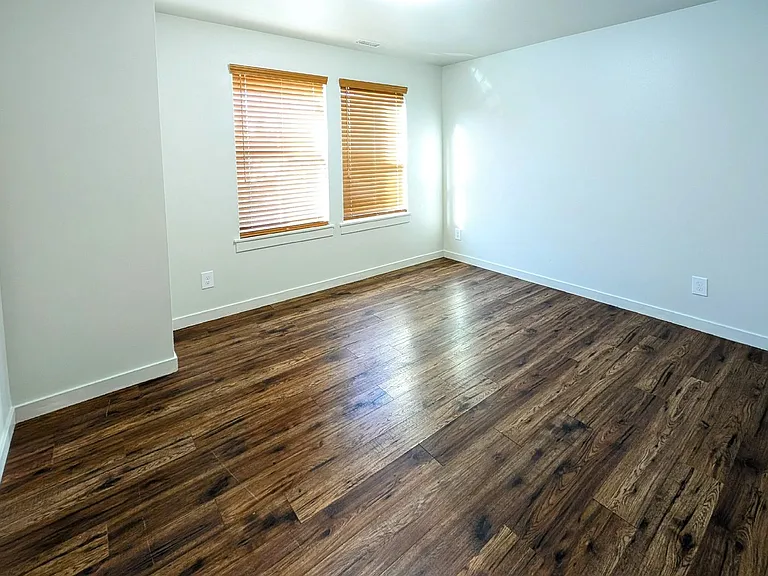 625 Covington Ave — Photo 17