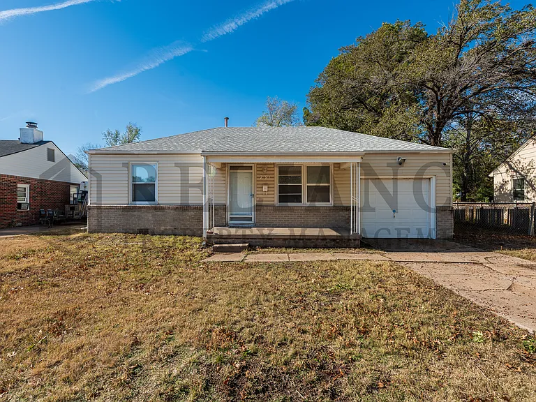 731 S Apache Dr — Photo 1