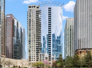 201 N Westshore Dr APT 801, Chicago, IL 60601