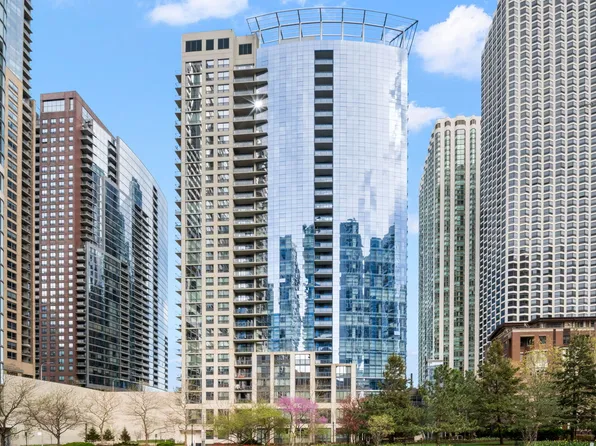 201 N Westshore Dr APT 801, Chicago, IL 60601