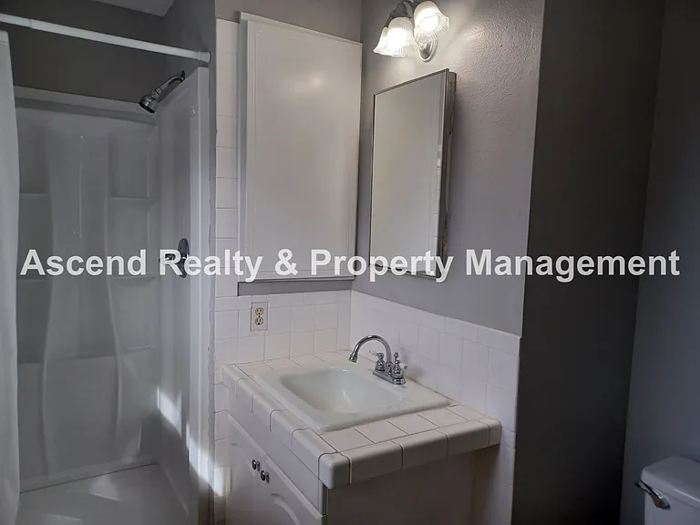 1114 SW Wright Ct — Photo 13