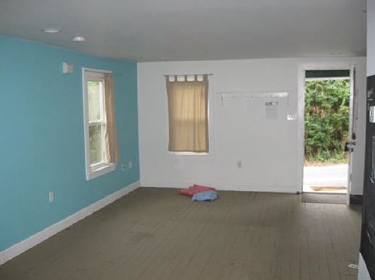 4th image of 303 Race St