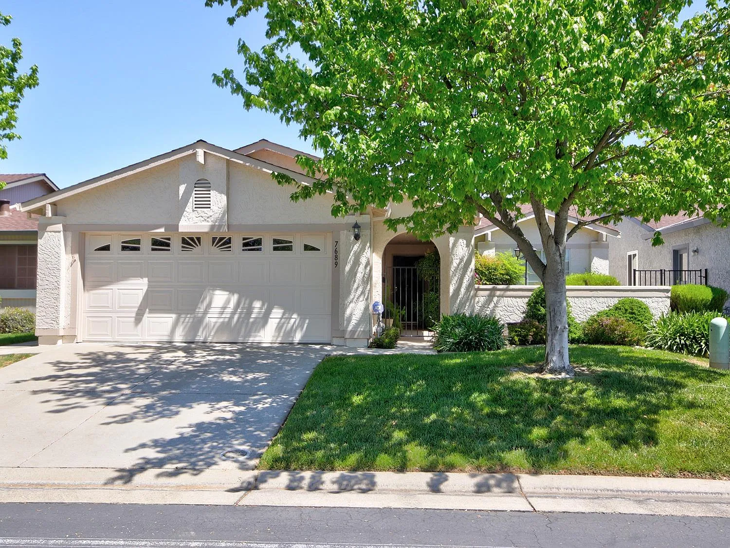 7689 Suncountry Ln photo 1