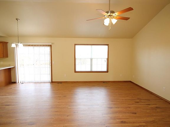 3rd image of 703 S Hazelnut Ave
