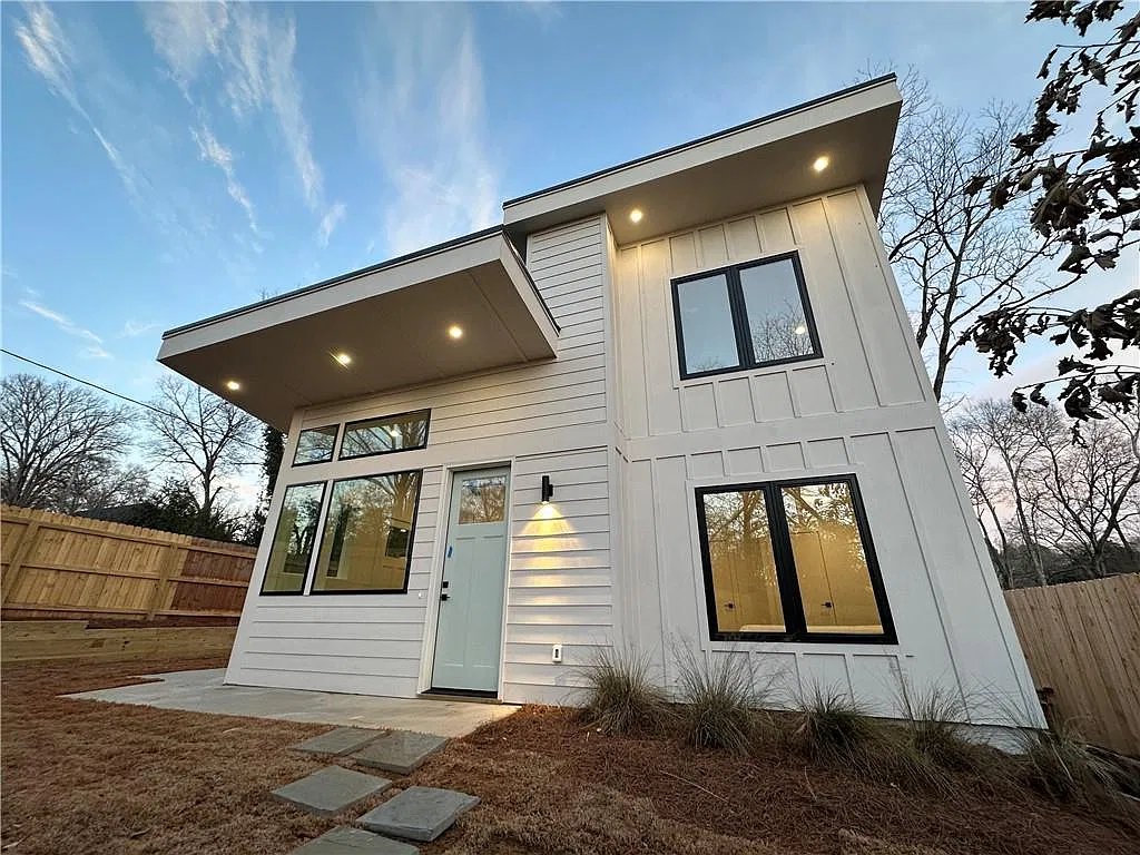 2 bed, 2.0 bath, 750 sqft, $1,800 — Photo 1