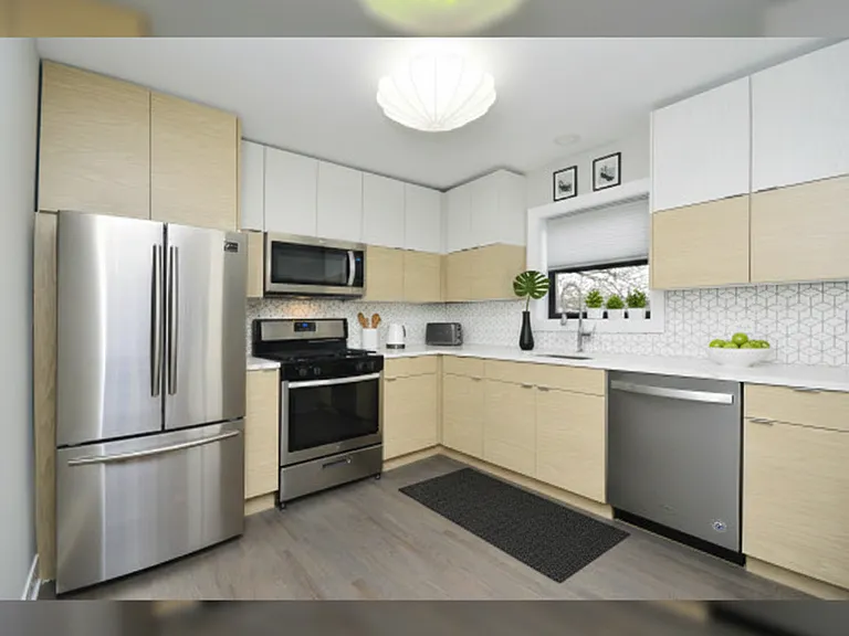 5710 N Hermitage Ave #204 — Photo 2