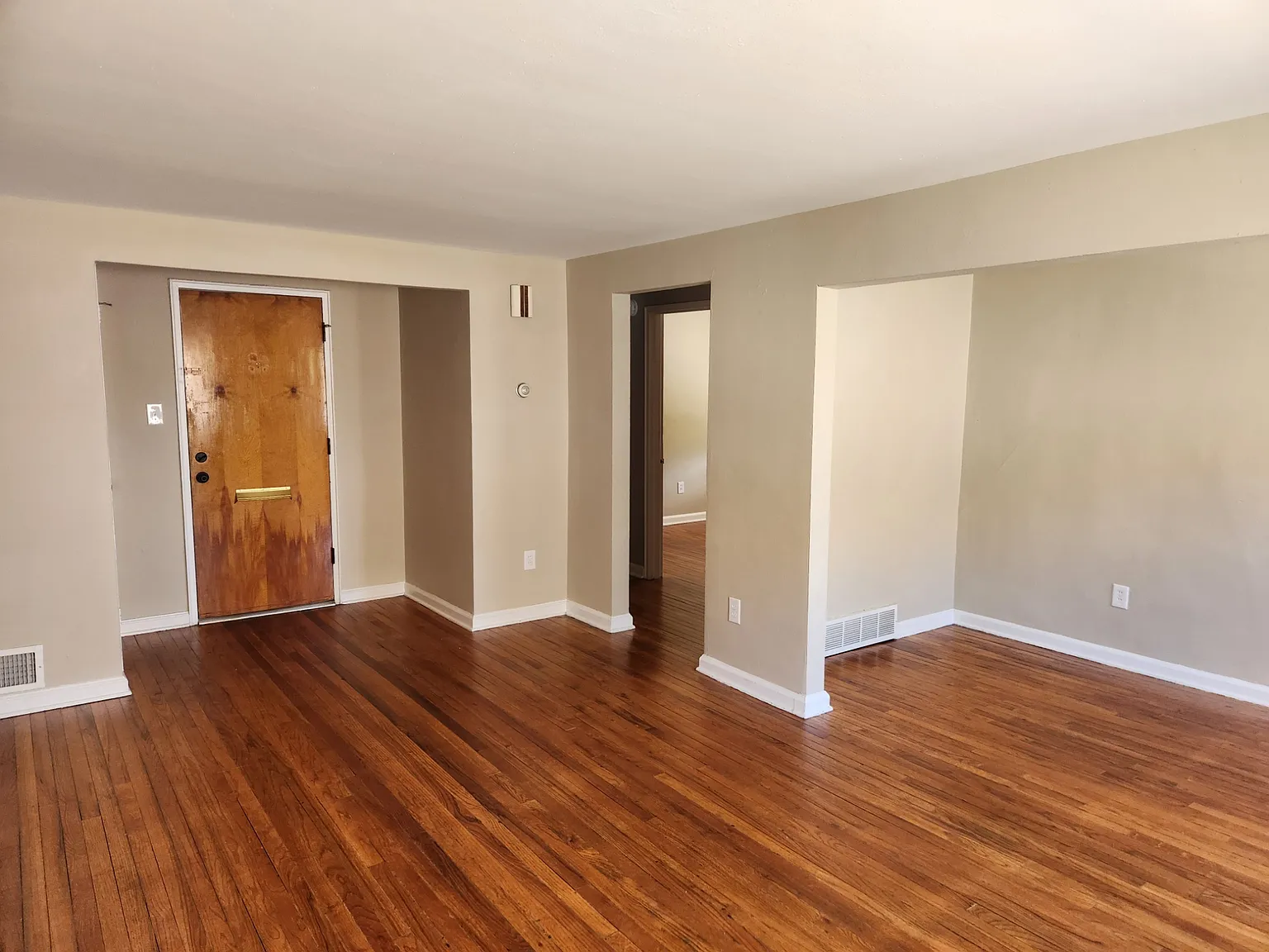 2 bed, 840 sqft, $1,000 — Photo 2