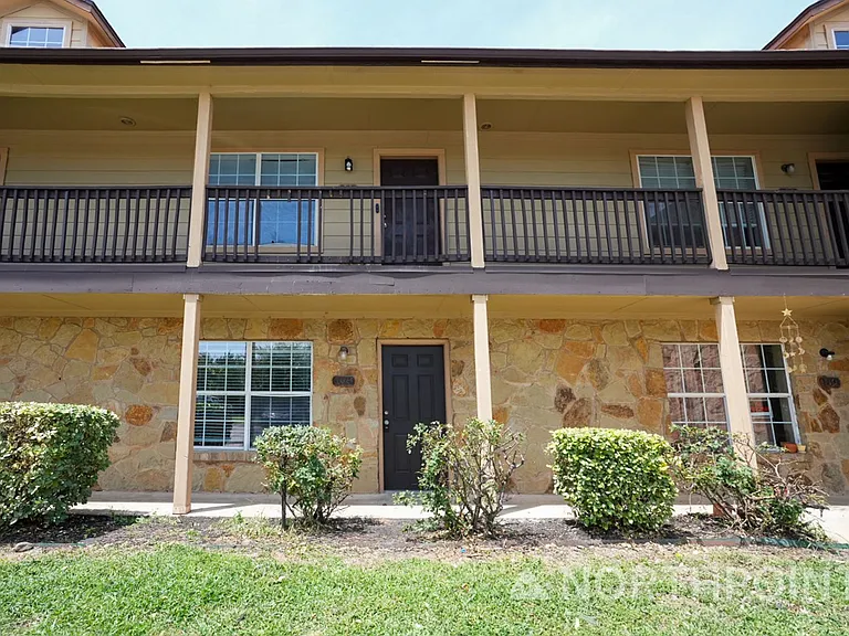 413 Lion Dr — Photo 16