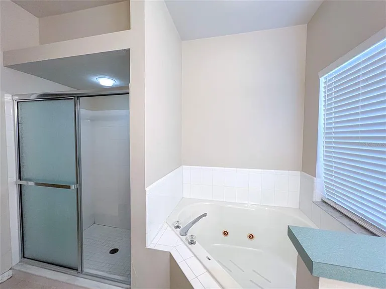4332 NW 34th Dr — Photo 14