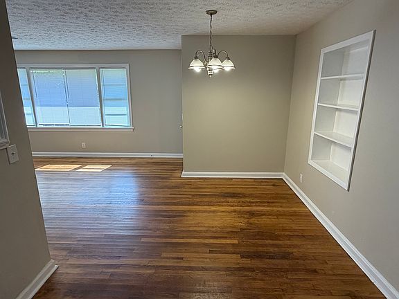 4th image of 2673 Fernwood Ave