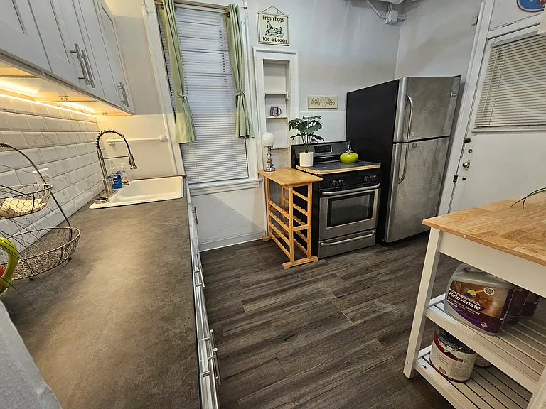 2423 W Lunt Ave #1S — Photo 15