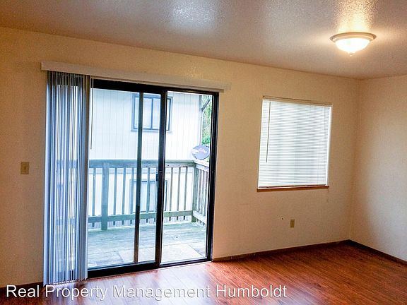 4th image of 1125 Searles St APT 4