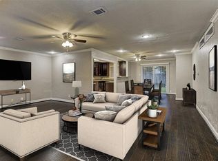 9526 Winsome Ln, Houston, TX 77063