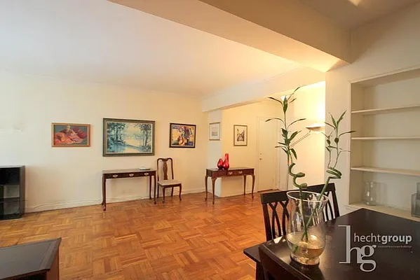 Rented by Hecht Group | media 32