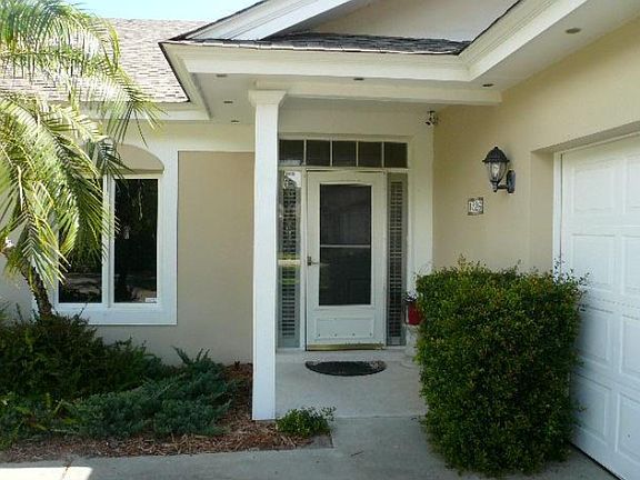 3rd image of 1526 Shorelands Dr E