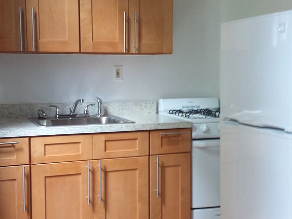 3rd image of 452 E 118th St APT 2