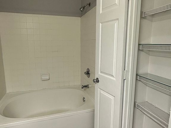 5th image of 18175 Sterling Gate Cir #9